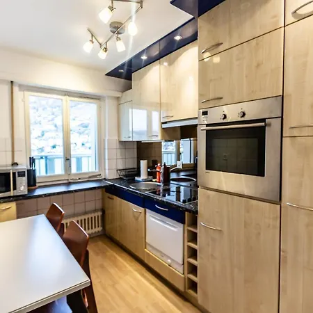 Perfect Centre - Lake View Apartment *